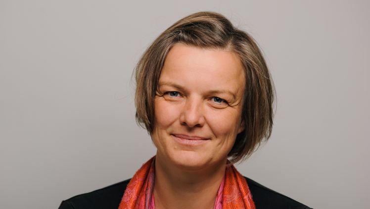 Seit dem 1. November 2023 ist Prof. Dr. Swantje Duthweiler die neue wissenschaftliche Leiterin der Weihenstephaner Gärten. Foto: HSWT / Josef Gangkofer.