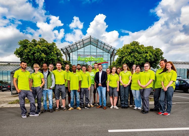 18 Auszubildende sind bei Gartencenter Augsburg ins Berufsleben gestartet. Bild: Gartencenter Augsburg.