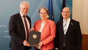 Bundesminister Alois Rainer (links), BVL-Präsidentin Prof. Dr. Gaby-Fleur Böl und Staatssekretär Prof. Dr. Dr. Markus Schick bei der Amtseinführung. Bild: BMLEH.
