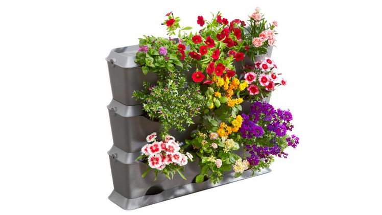Wenn wenig Platz vorhanden ist, heißt es in die Höhe gärtnern. Mit NatureUp! Das vertikale Gartensystem von GARDENA geht das im Handumdrehen. Das neue System ist kinderleicht aufzubauen, jederzeit erweiterbar und verwandelt selbst den kleinsten Stadtbalkon in eine grüne Oase. Bild: GARDENA.