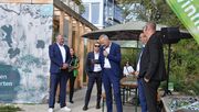 Gewinnspielziehung mit Bernd Hopp und Wolfgang Weber (VGL-BW), OB Michael Dambacher und LGS Geschäftsführer Stefan Powolny und Nils Degen. Bild: VGL-BW.