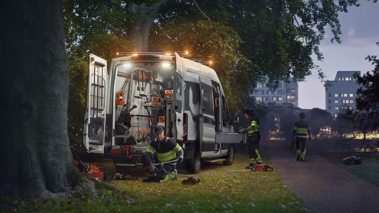 Husqvarna stellt mobile, modulare Ladelösung für längere Betriebszeit vor. Bild: Husqvarna.