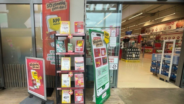 Das POS-Paket zur App-Bewerbung im Einsatz. Bild: hagebau.