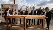 Während des Pressegesprächs zum Klangkunstkonzept für den Zukunftsgarten Gelsenkirchen. Bild: © Lars Heidrich.