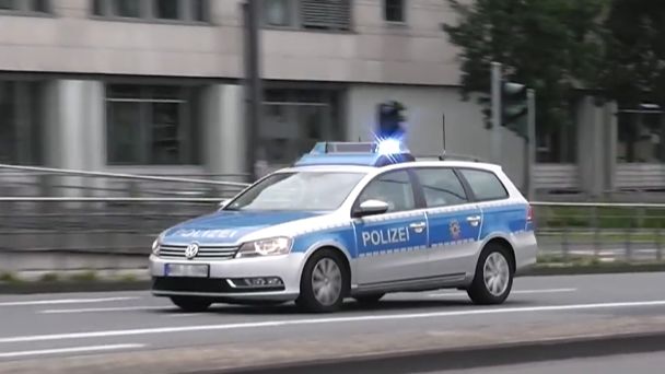 Streifenwagen im Einsatz. Screenshot: GABOT.