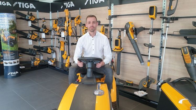 Sascha Sprungk, neuer Gebietsleiter Sachsen, probiert den Swift aus. Bild: © STIGA GmbH.