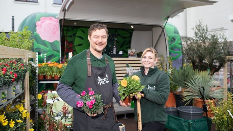 Die toom Pflanzenkisten kommen direkt dahin, wo Vorhaben rund um Garten und Balkon umgesetzt werden, beispielsweise in Kleingärten und Wohngebiete mit Grünanlagen. Bild: toom.