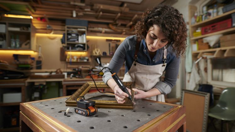 Dein MakerX Rotationswerkzeug für ein Maximum an Komfort und Präzision. Perfekt zum Schleifen, Polieren, Bohren und vielem mehr. Bild: WORX.
