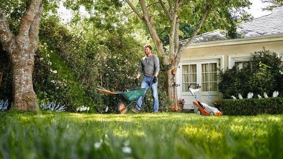 Vom 25.03.-13.04.2024 können sich Hobbygärtnerinnen und Hobbygärtner bei der Aktion "Garten-Start. Mit STIHL." im teilnehmenden Fachhandel über die neuen Gartengeräte der Saison zu informieren und diese vor Ort testen. Bild: STIHL.