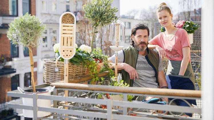 Die Gardena Bekleidungskollektion Frühjahr/Sommer 2022 feiert ihr Debut und bietet ein umfangreiches Angebot für leidenschaftliche Gärtnerinnen und Gärtner. Bild:© Bay City.