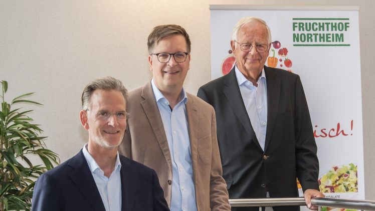 Lutz Hasenbeck: 60 Jahre in der Fruchtbranche – zusammen mit den Söhnen Marc und Nils. Bild: Fruchthof Northeim.