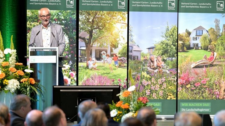 Dietmar Lindner, Präsident des VGL Bayern, bei seinem Lagebericht auf der Mitgliederversammlung 2026 des VGL Bayern. Bild: Astrid Schmidhuber, VGL Bayern.