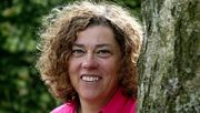 Melanie Unterberg hat nach ihrer Ausbildung im Zierpflanzenbau die Fachschule zur staatl. geprüften Gartenbautechnikerin besucht und danach weitere Praxiserfahrungen in Produktionsbetrieben und im Garten- und Landschaftsbau gesammelt. Bild: GL/Unterberg.