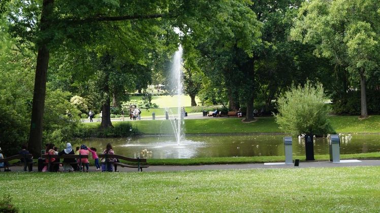 Die Initiative „Grün in die Stadt“ des Bundesverbandes Garten-, Landschafts- und Sportplatzbau e. V. unterstützt kommunale Entscheider durch den „Förder-Check“. Bild: GABOT.