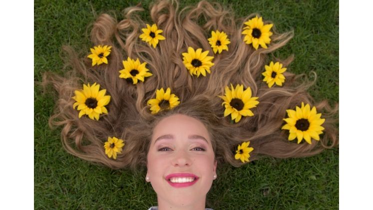 Farbintensiv, eine Spur Vintage und somit absolut Instagrammable sind Sonnenblumen. Sie lassen sich sensationell in Szene setzen. Foto: Sunsation. 
