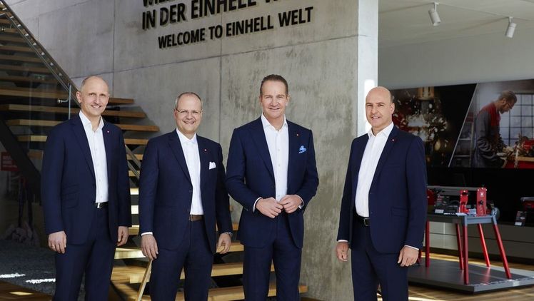 Die Vorstände der Einhell Germany AG: Dr. Christoph Urban (CIO), Dr. Markus Thannhuber (CTO), Andreas Kroiss (CEO) und Jan Teichert (CFO) (v.l.). Bild: Einhell.