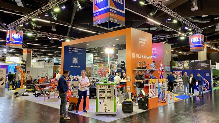 Im Fokus: Lösungen für den Garten- und Landschaftsbau auf dem HKL Messestand auf der GaLaBau. Bild: HKL BAUMASCHINEN.