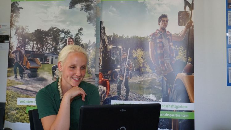 Nachwuchswerbung online: Lisa Willers, Referentin für Nachwuchswerbung beim FGL S.-H., trifft sich mit den Teilnehmern der virtuellen Berufsmessen im Chatroom. Bild: FGL S.-H.