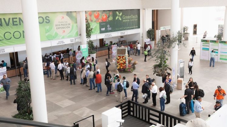 Besucherandrang am Kongresszentrum von Querétaro. Bild: GreenTech Americas.