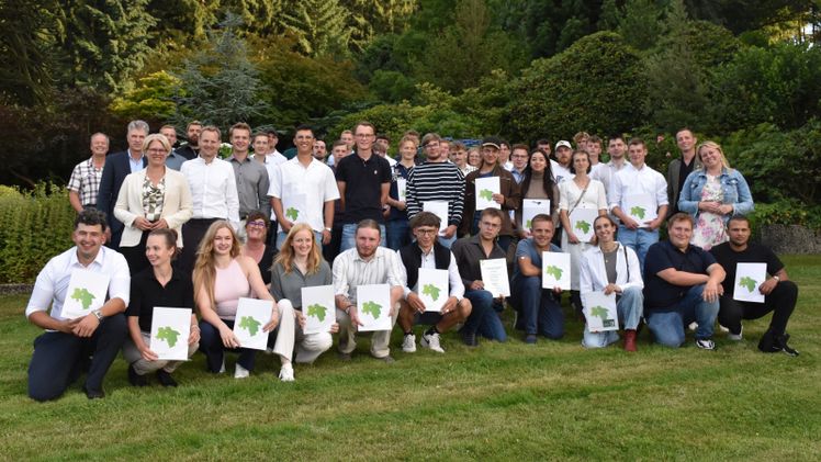 Gruppenbild mit den neuen Gärtnerinnen und Gärtnern der Region Osnabrück mit. Bild: VGL Niedersachsen-Bremen e.V. / Imma Schmidt.