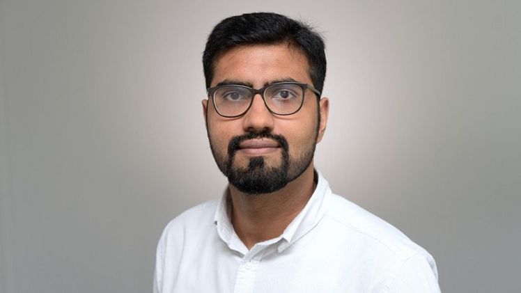 Dr. Farooq Ahmad erhält eine umfangreiche BMFTR-Förderung, um am CAU-Institut für Phytopathologie die Anpassung des Waldes an den Klimawandel zu erforschen. Bild: © Jürgen Haacks, Uni Kiel.