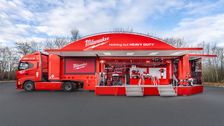 Vom 16. September bis zum 30. Oktober macht der Big Red Truck an insgesamt 24 Standorten in Deutschland, Österreich und der Schweiz Station. Bild: Milwaukee.