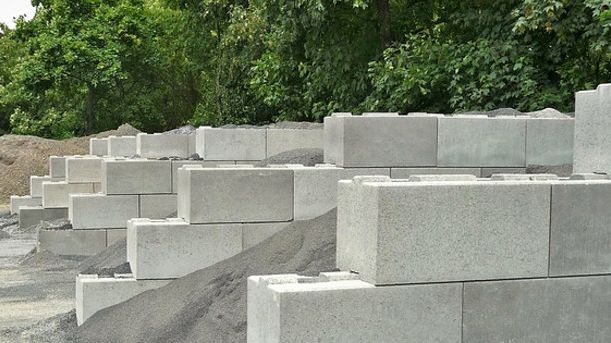 Der Boxenstein von FCN eignet sich in erster Linie für niedrige Füllhöhen und die Lagerung leichter Materialien. Bild: . F.C. Nüdling Betonelemente GmbH + Co. KG, Fulda.