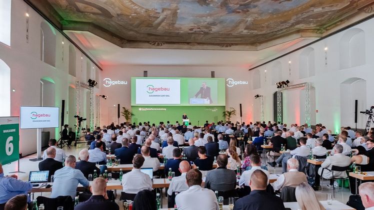 Die hagebau blickt auf ein erfolgreiches Geschäftsjahr 2022 zurück. Der Umsatz der Kooperation stieg in einem herausfordernden Umfeld um 3,3% auf 7,7 Mrd. Euro. Bild: hagebau. Die hagebau blickt auf ein erfolgreiches Geschäftsjahr 2022 zurück. Der Umsatz der Kooperation stieg in einem herausfordernden Umfeld um 3,3% auf 7,7 Mrd. Euro. Bild: hagebau.