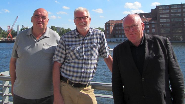 Der Vorstand der QBB in bewährter Besetzung: Der Vorsitzende Hans Rhiem (mitte) wurde bei der Mitgliederversammlung 2017 in seinem Amt bestätigt. Hans-Herrmann Stöteler (rechts) ist weiterhin 2. Vorsitzender und Günter Reuter (links) Schatzmeister. Bild: QBB 