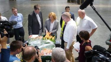 Besuch von Julia Klöckner und Patrick Schnieder im Pfalzmarkt am 29. August 2017 zum Thema Versorgungssicherheit. 