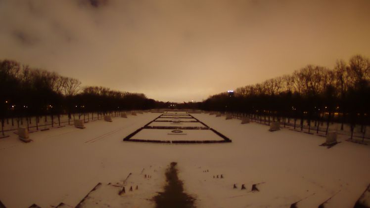 Schneeglühen durch Lichtverschmutzung im Treptower Park in Berlin. Bild: Andreas Jechow, IGB. Schneeglühen durch Lichtverschmutzung im Treptower Park in Berlin. Bild: Andreas Jechow, IGB.