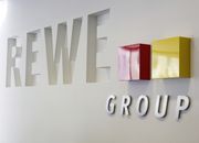 Die genossenschaftliche REWE Group ist einer der führenden Handels- und Touristikkonzerne in Deutschland und Europa. 