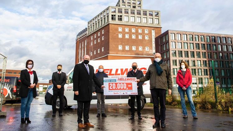 Spendenübergabe in Dortmund. Foto: HELLWEG.