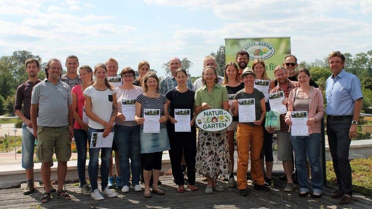 Natur im Garten gratuliert den 20 Absolventinnen und Absolventen des Lehrgangs Naturgarten-Profi. Bild: Natur im Garten.