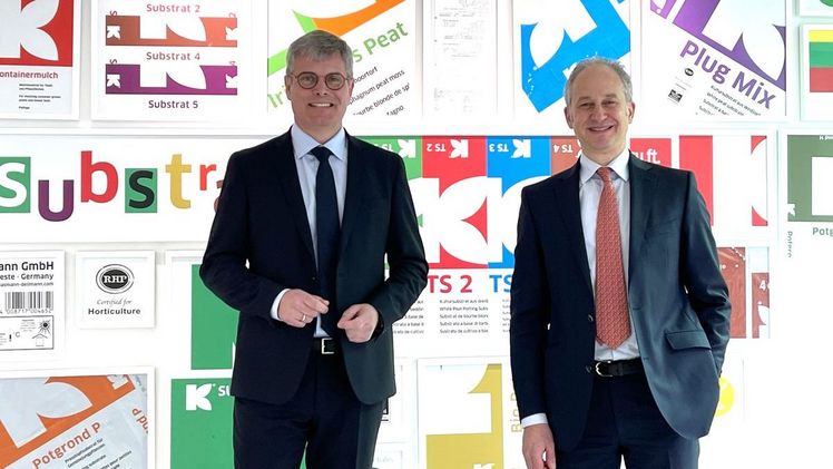 Jan Astrup (links) und Moritz Böcking von Klasmann-Deilmann. Bild: Klasmann-Deilmann.