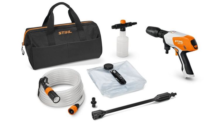 Der STIHL RCA 20 glänzt mit einer umfangreichen Ausstattung; Neben dem Druckreiniger gehören 4-in-1 Düse, Strahlrohr und Reinigungsmittel-Sprühset sowie Saugschlauch, Wasser-Faltcontainer und eine Aufbewahrungstasche zum Lieferumfang. Bild: STIHL.