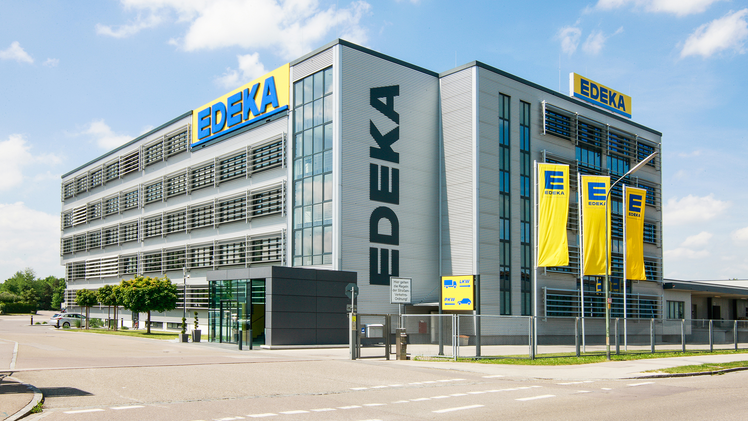 Parallel zur stetig wachsenden Mitarbeiterzahl investierte der Unternehmensverbund auch im zurückliegenden Jahr konsequent in die Infrastruktur. Bild: EDEKA Südbayern. 