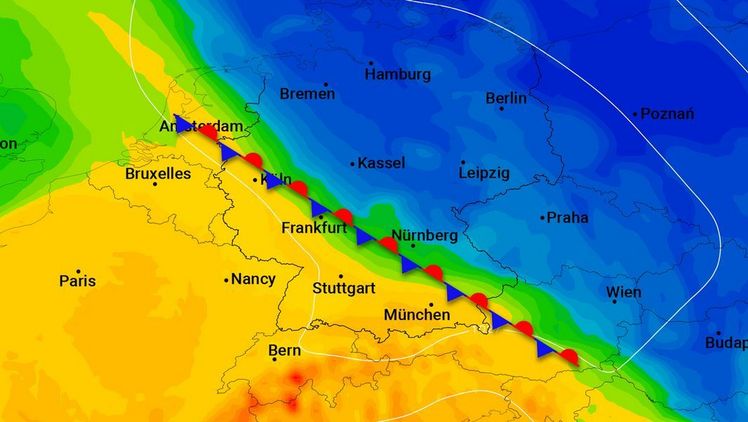 Am Sonntagnachmittag liegt die Luftmassengrenze quer über Deutschland. Dabei markieren die blauen Zacken die Kaltfront und die roten Beulen die Warmfront. Wenn keine der beiden Luftmassen in eine Richtung vorstößt, erhält die Front beide Symbole und wird als Luftmassengrenze charakterisiert. Bild: WetterOnline.