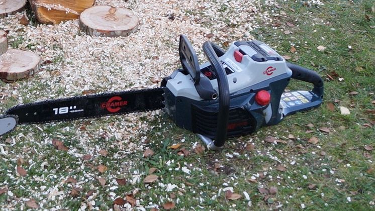 Eine aktuelle Umfrage von MyHammer ergab, dass fast zwei Drittel der Befragten sich vor einer Kettensäge fürchten. Bild: GABOT. Eine aktuelle Umfrage von MyHammer ergab, dass fast zwei Drittel der Befragten sich vor einer Kettensäge fürchten. Bild: GABOT.