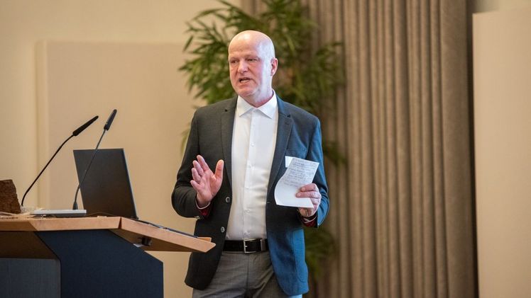 "Die ersten Ergebnisse deuten darauf hin, dass eine klimaschonende Bewirtschaftung zwar grundsätzlich möglich ist, jedoch einen Kraftakt erfordert und erhebliche Veränderungen mit sich bringt", berichtete Uwe Schröder. Foto: Hanraets/Landwirtschaftskammer Niedersachsen.