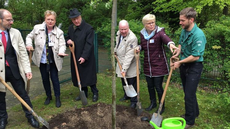 (v.l.n.r.): Markus Guhl, BdB-Hauptgeschäftsführer, Martina Castello, Pädagogische Geschäftsleiterin der Kindertagesstätten Berlin Süd-West, Dr. Hermann Onko Aeikens (CDU), Staatssekretär im Bundesministerium für Ernährung und Landwirtschaft (BMEL
