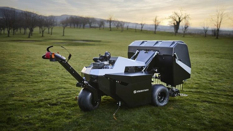 Marktneuheit Terra Core M6 von Wiedenmann für das handgeführte Aerifizieren von Naturrasen. Bild: Wiedenmann.