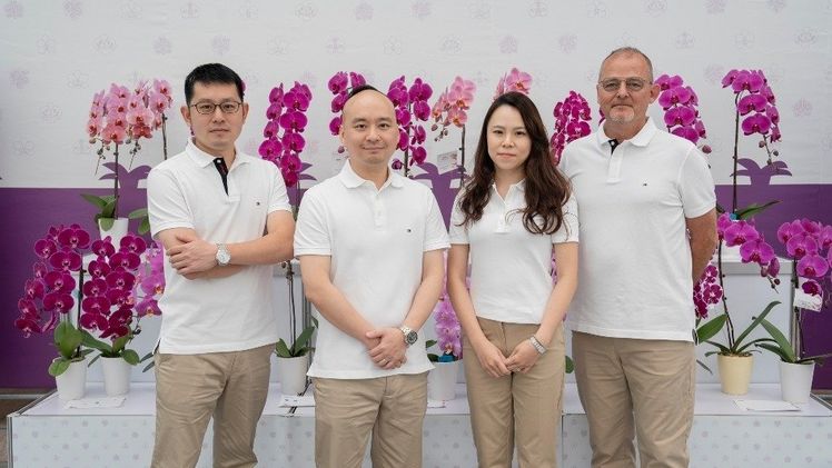 Das neue Führungsteam von Sogo ist bereit, das Erbe an Spitzenleistungen in der Orchideenzüchtung und -vermehrung fortzuführen. Von links nach rechts: David Chen (CBO), Dennis Hsiao (CEO), Kaitlin Huang (CFO) und Erik Somnel (COO). Bild: Dümmen Orange.