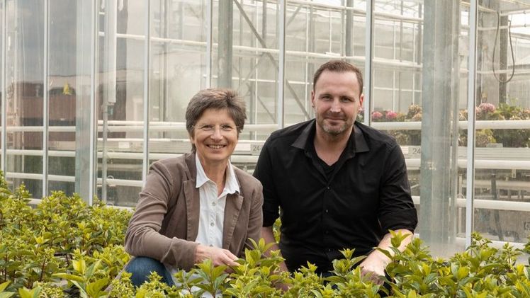 Peter Moderings, TECHNOVATE SERVICE GmbH und Dr. Anke Schirocki, Agrobusiness Niederrhein e.V. tauschen sich über Themen der Zusammenarbeit aus. Bild: Agrobusiness Niederrhein e.V.