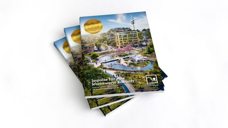 Die neue Broschüre "Impulse für eine lebenswerte Zukunft" vom Verband Garten-, Landschafts- und Sportplatzbau Bayern e. V. Bild: Martin Reznicek, VGL Bayern.