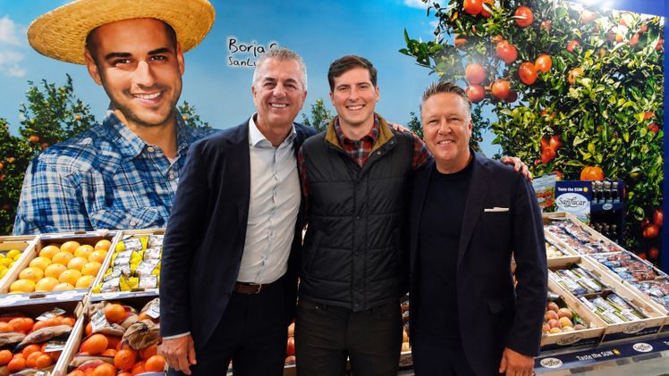 v. l. n. r.: Armin Rehberg, CEO SanLucar; Ben Escoe, President & CEO Twin River Berries; Stephan Rötzer, Gründer & Eigentümer SanLucar. Bild: SanLucar.