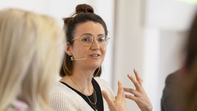 Anna Hackstein (Geschäftsführerin Industrieverband Garten e.V. (IVG)) sprach auf der Pressekonferenz der spoga+gafa 2022 über die aktuelle Situation in der Branche. Bild: Koelnmesse.