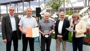 Thomas Becker (Kötterheinrich), Jürgen Gerdvordermark (Kötterheinrich), Norbert Artmeyer (Artmeyer), Jochen Sandner (DBG, Geschäftsführung) und Renate Behrmann (DBG, Ausstellungsbevollmächtigte IGA Berlin 2017). Bild: Christo Libuda