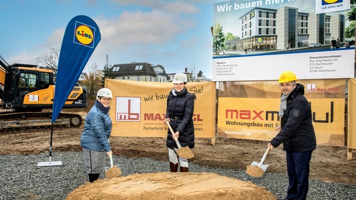 Spatenstich für die Lidl-Projektentwicklung in Berlin. V.l.n.r.: Dagmar Pohle , Jenny Stemmler  und Markus Richthammer. Bild: obs/Lidl/Pablo Castagnola/Lidl.
