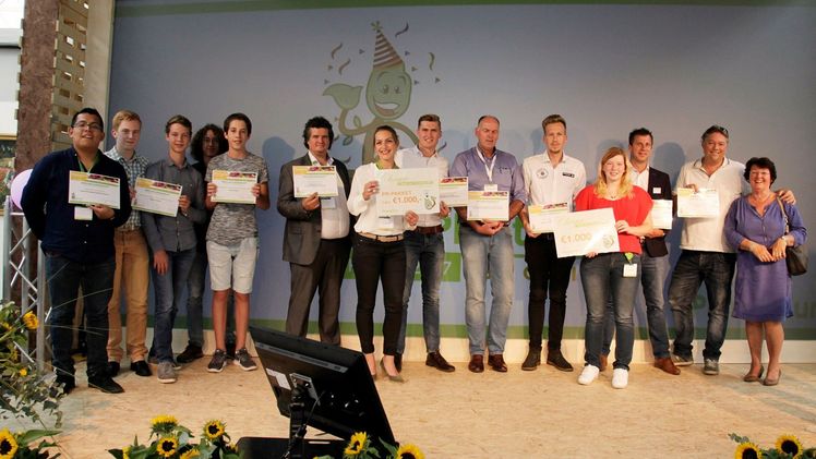 Alle Einsender für die Beste Idee der Plantarium 2017 mit Maaike de Reuver (mit Scheck PR-Paket) und Chelle van der Meijde (mit Scheck 1.000 Euro)